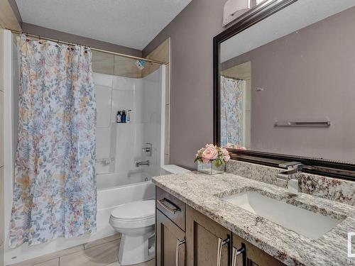 5264 17 Avenue, Edmonton, AB - Indoor Photo Showing Bathroom