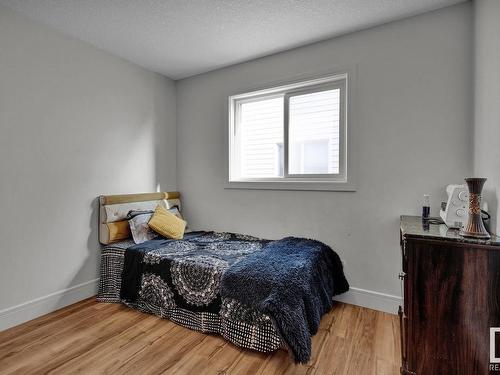 5264 17 Avenue, Edmonton, AB - Indoor Photo Showing Bedroom