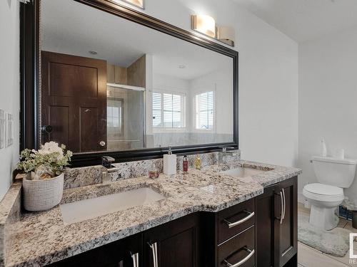 5264 17 Avenue, Edmonton, AB - Indoor Photo Showing Bathroom