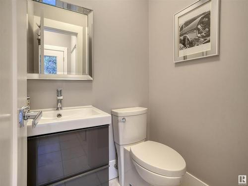 84 Valleyview Crescent, Edmonton, AB - Indoor Photo Showing Bathroom