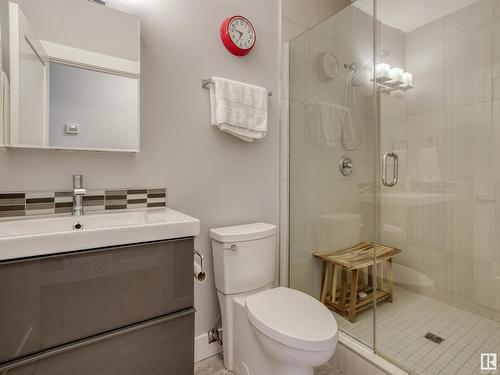 84 Valleyview Crescent, Edmonton, AB - Indoor Photo Showing Bathroom