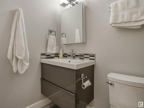 84 Valleyview Crescent, Edmonton, AB - Indoor Photo Showing Bathroom