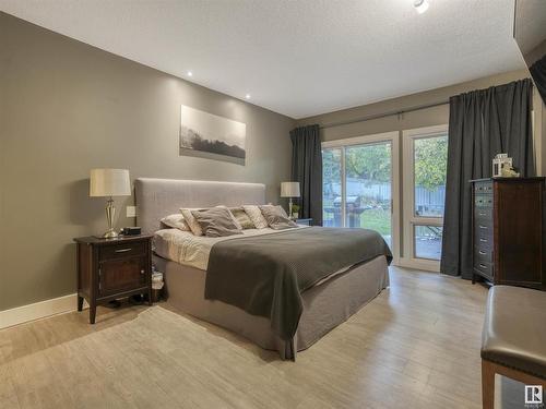 84 Valleyview Crescent, Edmonton, AB - Indoor Photo Showing Bedroom