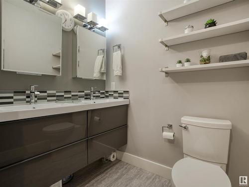 84 Valleyview Crescent, Edmonton, AB - Indoor Photo Showing Bathroom