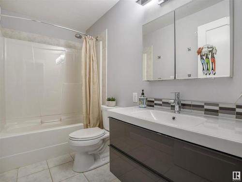 84 Valleyview Crescent, Edmonton, AB - Indoor Photo Showing Bathroom