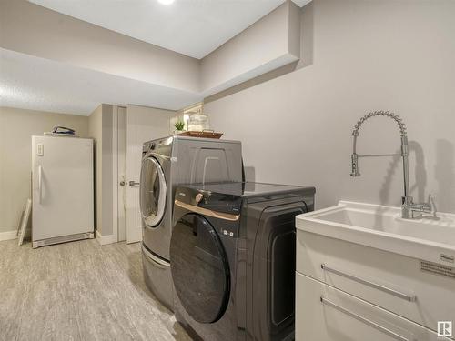 84 Valleyview Crescent, Edmonton, AB - Indoor Photo Showing Laundry Room