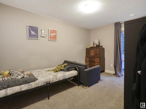 84 Valleyview Crescent, Edmonton, AB - Indoor Photo Showing Bedroom