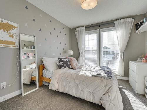 1640 Davidson Green, Edmonton, AB - Indoor Photo Showing Bedroom