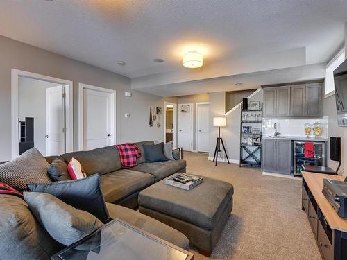 1640 Davidson Green, Edmonton, AB - Indoor Photo Showing Living Room