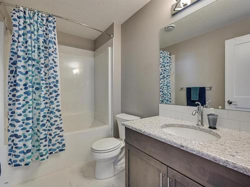 1640 Davidson Green, Edmonton, AB - Indoor Photo Showing Bathroom