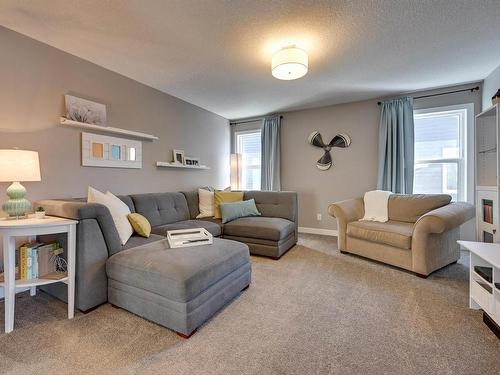 1640 Davidson Green, Edmonton, AB - Indoor Photo Showing Living Room