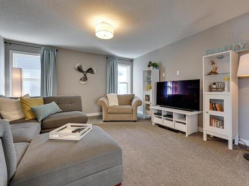 1640 Davidson Green, Edmonton, AB - Indoor Photo Showing Living Room