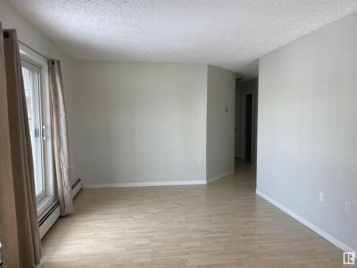 6310 101 Avenue Nw, Edmonton, AB - Indoor Photo Showing Other Room