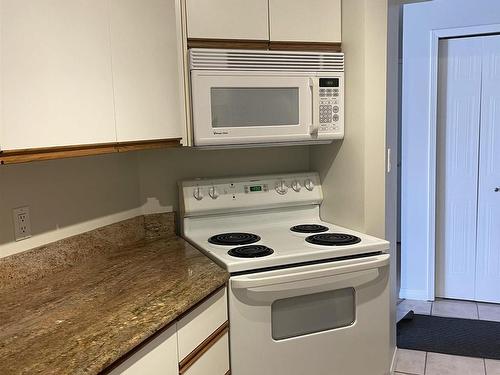 6310 101 Avenue Nw, Edmonton, AB - Indoor Photo Showing Kitchen