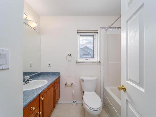 370 Heath Road, Edmonton, AB - Indoor Photo Showing Bathroom