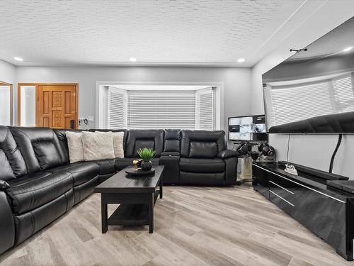 12114 77 Street, Edmonton, AB - Indoor Photo Showing Living Room