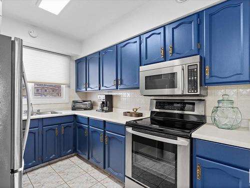 12114 77 Street, Edmonton, AB - Indoor Photo Showing Kitchen