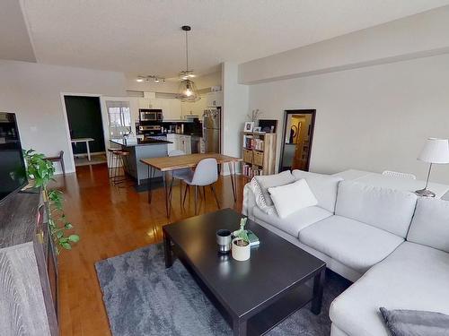 705 10319 111 Street, Edmonton, AB - Indoor Photo Showing Living Room