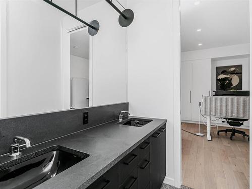 9952 82 Street, Edmonton, AB - Indoor Photo Showing Kitchen