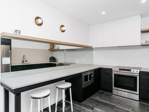 9952 82 Street, Edmonton, AB - Indoor Photo Showing Kitchen