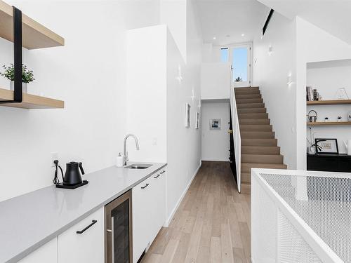 9952 82 Street, Edmonton, AB - Indoor Photo Showing Kitchen