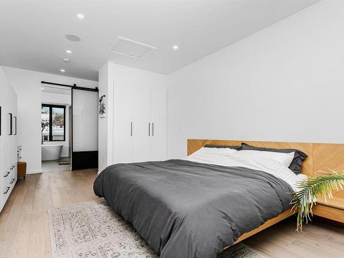 9952 82 Street, Edmonton, AB - Indoor Photo Showing Bedroom