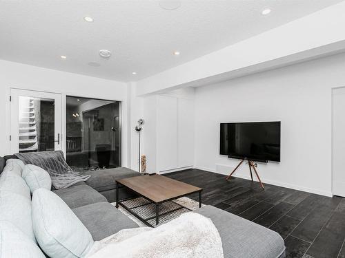 9952 82 Street, Edmonton, AB - Indoor Photo Showing Living Room