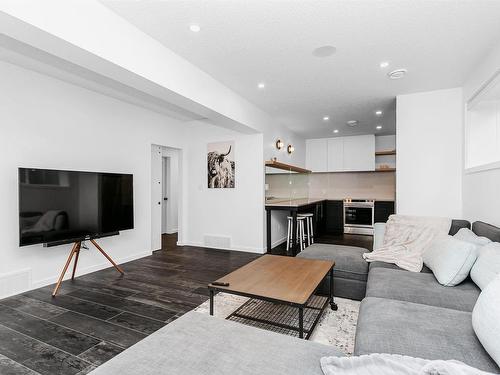 9952 82 Street, Edmonton, AB - Indoor Photo Showing Living Room