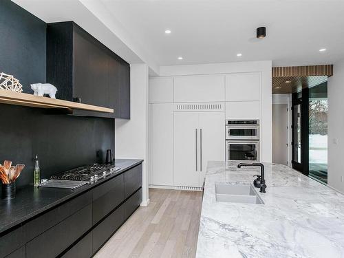 9952 82 Street, Edmonton, AB - Indoor Photo Showing Kitchen