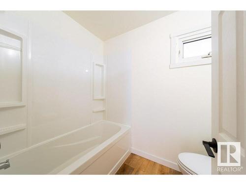 12733 117 Street, Edmonton, AB - Indoor Photo Showing Bathroom