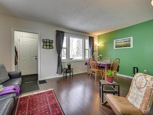 11607 69 Street Nw, Edmonton, AB - Indoor Photo Showing Living Room