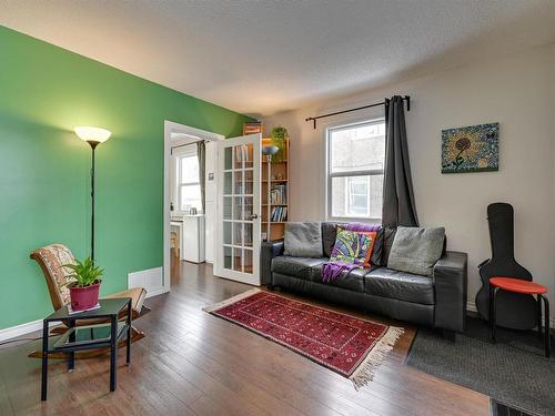 11607 69 Street Nw, Edmonton, AB - Indoor Photo Showing Living Room