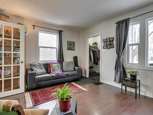 11607 69 Street Nw, Edmonton, AB - Indoor Photo Showing Living Room