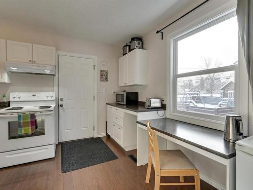 11607 69 Street Nw, Edmonton, AB - Indoor Photo Showing Kitchen