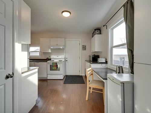 11607 69 Street Nw, Edmonton, AB - Indoor Photo Showing Kitchen