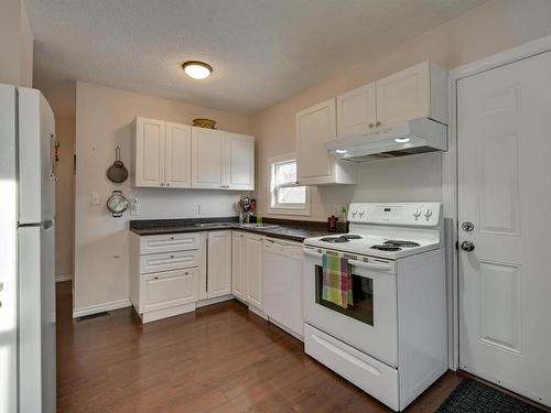 11607 69 Street Nw, Edmonton, AB - Indoor Photo Showing Kitchen