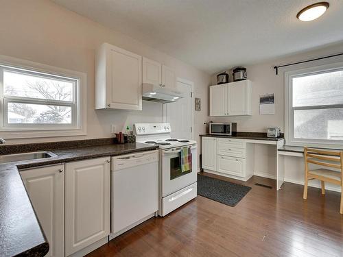 11607 69 Street Nw, Edmonton, AB - Indoor Photo Showing Kitchen