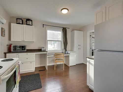 11607 69 Street Nw, Edmonton, AB - Indoor Photo Showing Kitchen