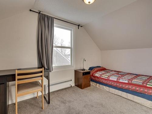 11607 69 Street Nw, Edmonton, AB - Indoor Photo Showing Bedroom