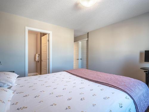 13829 138 Avenue, Edmonton, AB - Indoor Photo Showing Bedroom