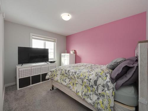 2440 18 Avenue, Edmonton, AB - Indoor Photo Showing Bedroom