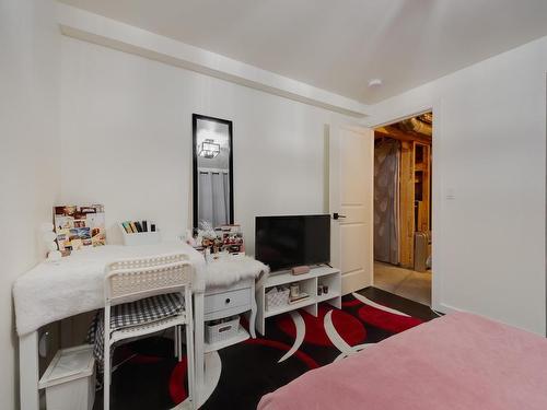 2440 18 Avenue, Edmonton, AB - Indoor Photo Showing Bedroom