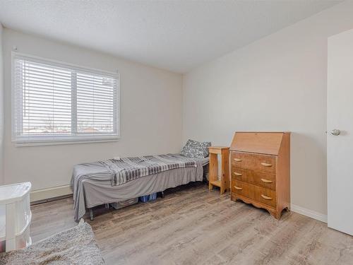 302 600 Kirkness Road, Edmonton, AB - Indoor Photo Showing Bedroom