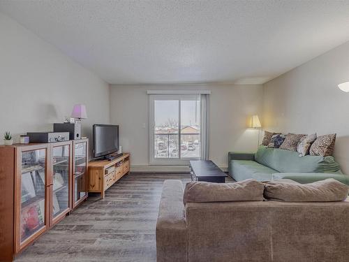 302 600 Kirkness Road, Edmonton, AB - Indoor Photo Showing Living Room