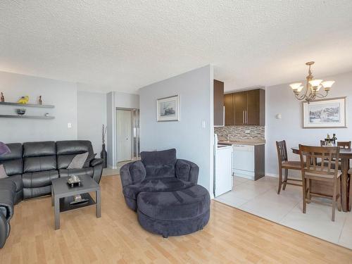 506 10150 117 Street, Edmonton, AB - Indoor Photo Showing Living Room