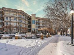 302 9503 101 Avenue  Edmonton, AB T5H 4R1