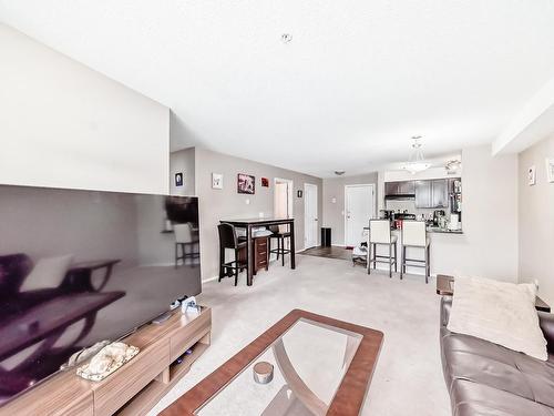 203 530 Watt Boulevard, Edmonton, AB - Indoor Photo Showing Living Room