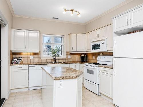 202 14205 96 Avenue, Edmonton, AB - Indoor Photo Showing Kitchen