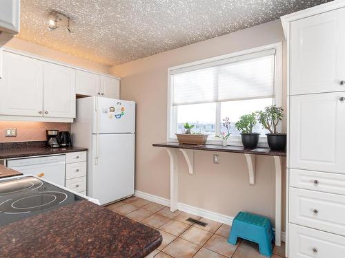 5216 146 Avenue, Edmonton, AB - Indoor Photo Showing Kitchen