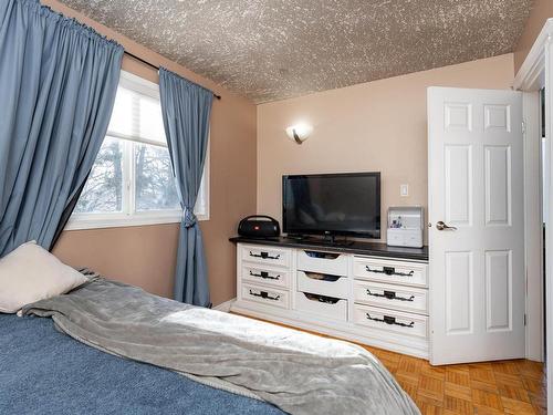 5216 146 Avenue, Edmonton, AB - Indoor Photo Showing Bedroom